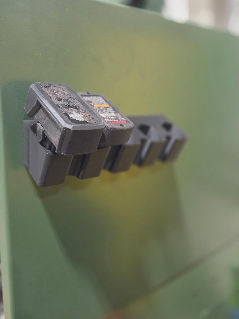 Magnetic Snap-on 14.4V Battery Holder